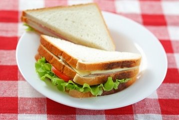 自制三明治，做法簡(jiǎn)單的營(yíng)養(yǎng)早餐，早上你想來(lái)一份嗎