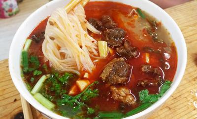 火鍋米線技術(shù)培訓(xùn)哪里好？麻辣鮮香地道重慶味