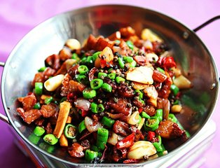 辣子雞最正宗的做法，外酥里嫩，麻辣爽口超過癮
