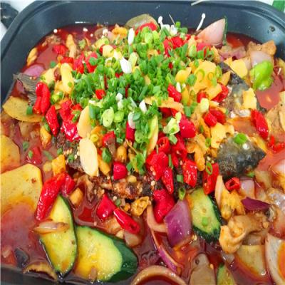 成都短期烤魚技術(shù)培訓(xùn)學(xué)校哪里好？師傅在旁邊輔導(dǎo)