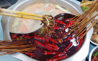四川甘孜串串香技術(shù)培訓(xùn)學(xué)校多少錢(qián)？