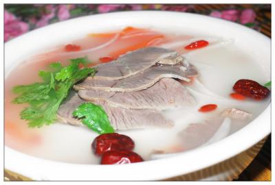 成都羊肉湯技術(shù)培訓(xùn)學(xué)校哪里好？鍋底勾兌方法和調(diào)味技巧