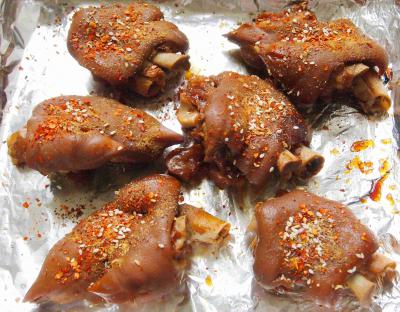 四川學(xué)烤豬蹄技術(shù)培訓(xùn)學(xué)校哪里好？掌握其中操作技巧