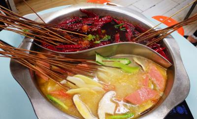 哪里可以學(xué)串串香技術(shù)培訓(xùn)？重視實(shí)踐整套操作步驟