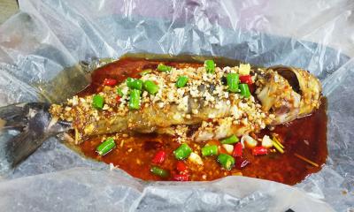  成都特色餐飲培訓(xùn)學(xué)校，哪里可以學(xué)正宗紙包魚技術(shù)培訓(xùn)？