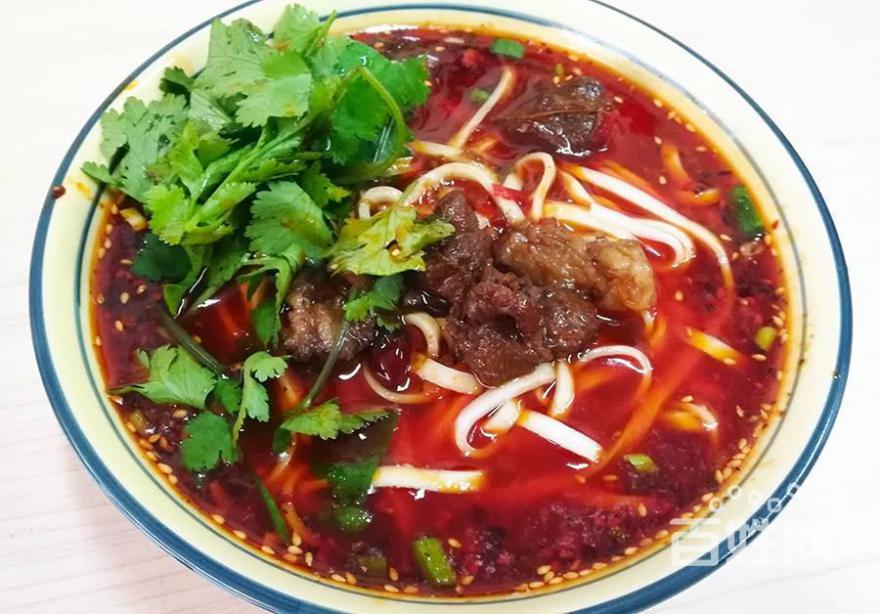 學(xué)做小吃培訓(xùn)要多少錢(qián)？培訓(xùn)小吃學(xué)校好不好？