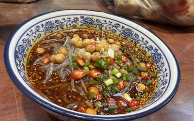 酸辣粉培訓(xùn)哪家味道好？  成都酸辣粉培訓(xùn)哪家味道好？