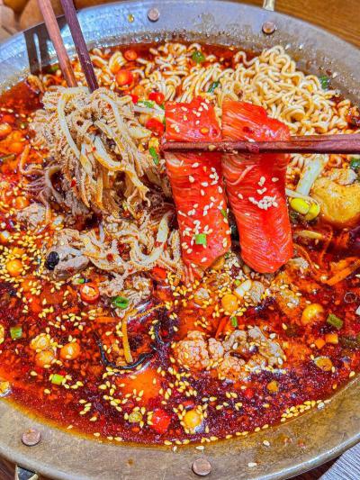 如何挑選冒菜培訓(xùn)學(xué)校？掌握正宗冒菜制作技藝的關(guān)鍵方法